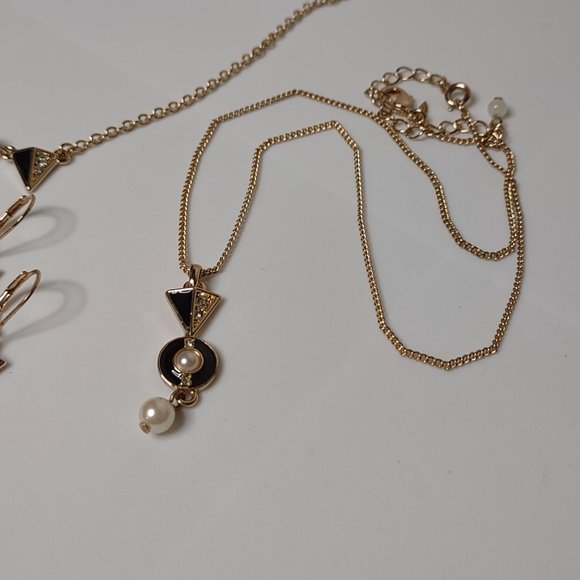 Black And Gold Tone Necklace And Earring Set - Picture 2 of 11